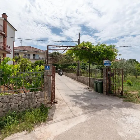 House Antonija, Relax By The Sea Seget Vranjica