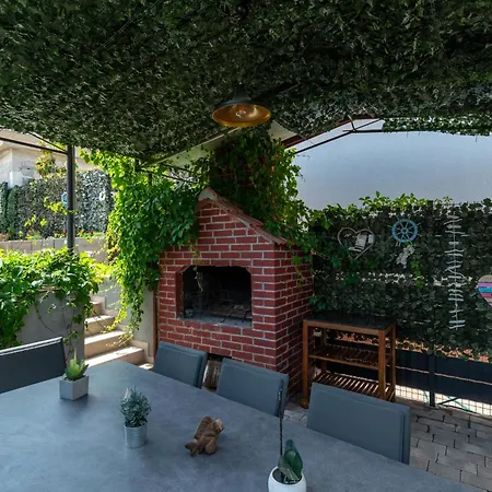 House Antonija, Relax By The Sea Apartment
