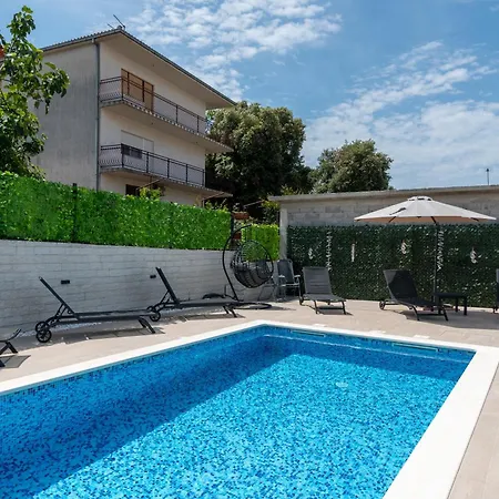 House Antonija, Relax By The Sea Apartment *