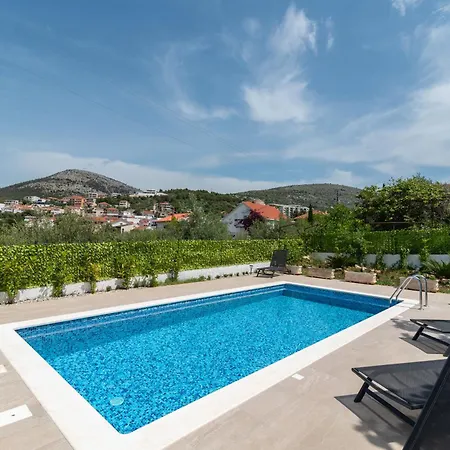 Apartment House Antonija, Relax By The Sea Seget Vranjica