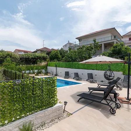 Apartment House Antonija, Relax By The Sea *