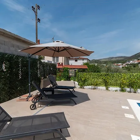 House Antonija, Relax By The Sea * Seget Vranjica