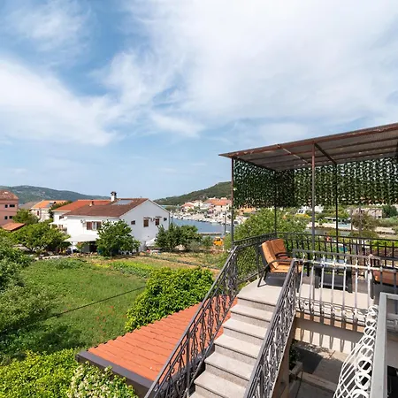House Antonija, Relax By The Sea Apartment *