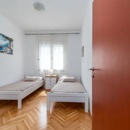 House Antonija, Relax By The Sea Apartment *