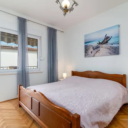 House Antonija, Relax By The Sea Apartment *