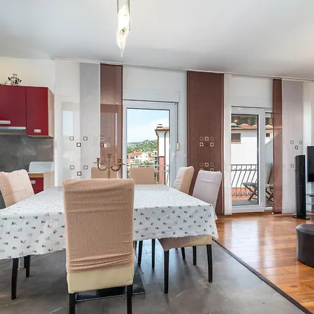 Apartment House Antonija, Relax By The Sea Seget Vranjica