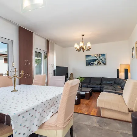 Apartment House Antonija, Relax By The Sea Seget Vranjica