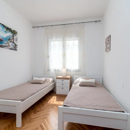 House Antonija, Relax By The Sea Apartamento