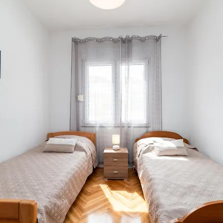 House Antonija, Relax By The Sea Seget Vranjica